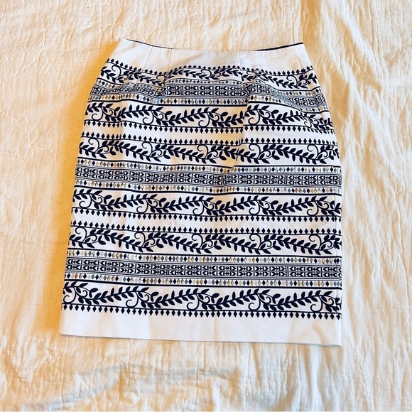 NWOT WHBM Black and White Patterned Embroidered Skirt - Picture 2 of 5